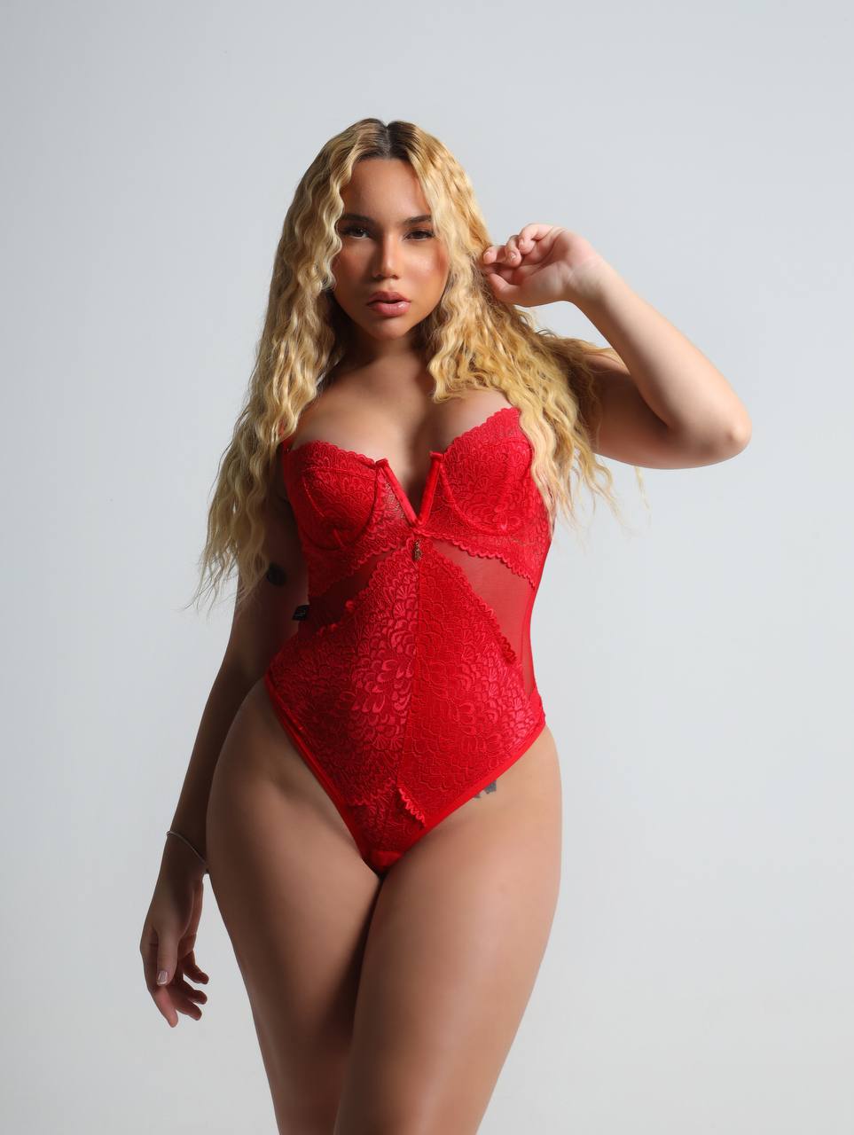 Body Jade em Renda com Decote em V e Abertura Inferior