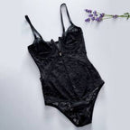Body Jade em Renda com Decote em V e Abertura Inferior