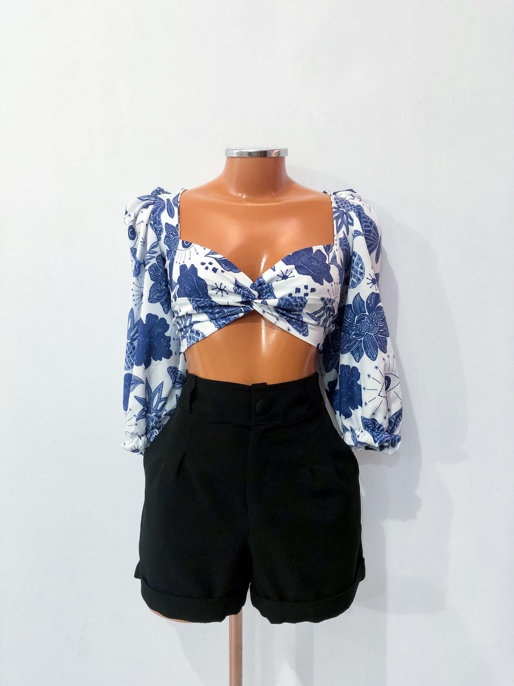 Cropped Feminino Lara com Manga Longa e Amarração nas Costas