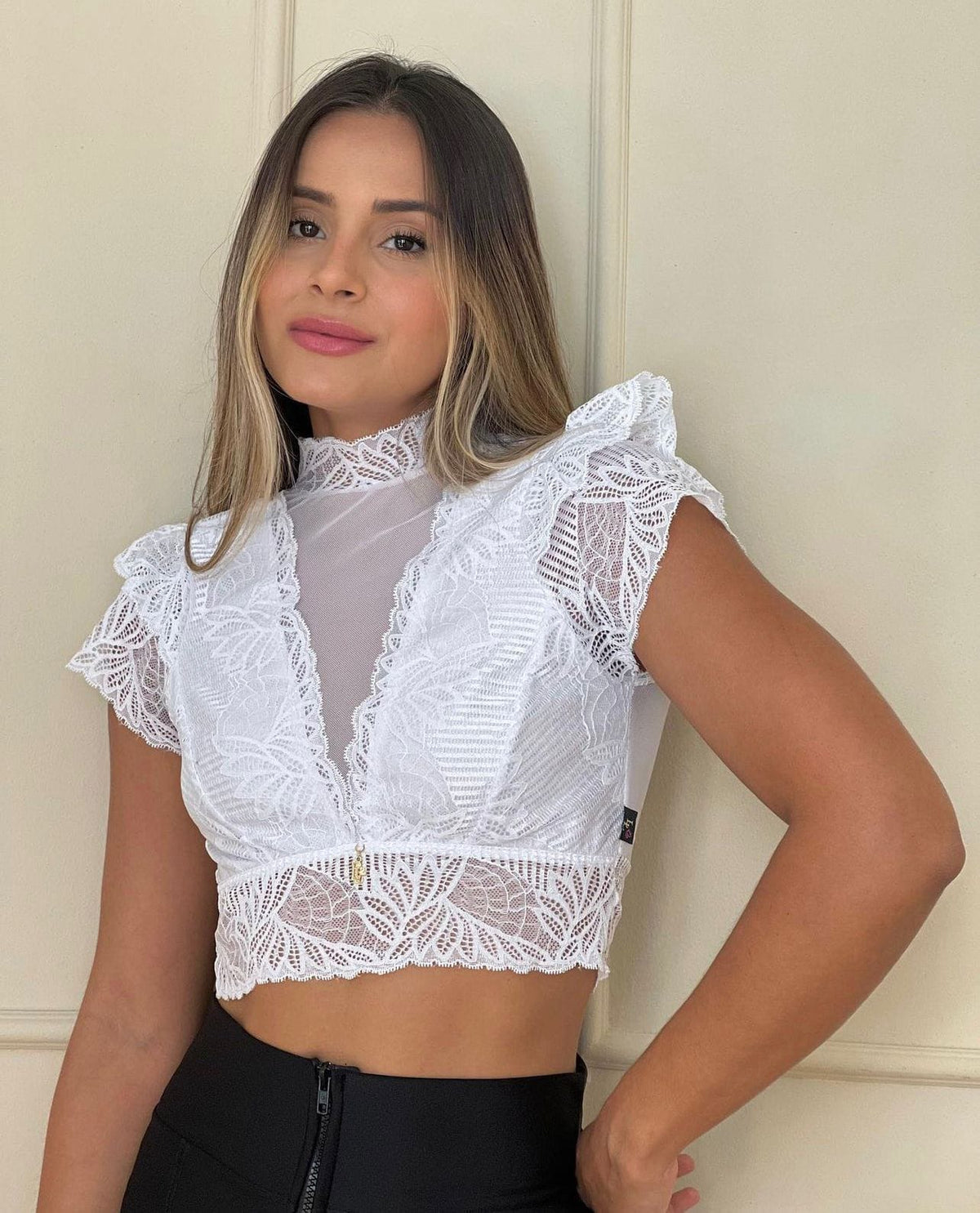 Cropped Angélica Rendado com Tule e Decote em V