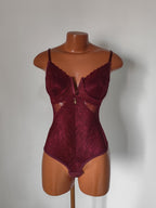 Body Jade em Renda com Decote em V e Abertura Inferior