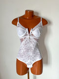 Body Jade em Renda com Decote em V e Abertura Inferior
