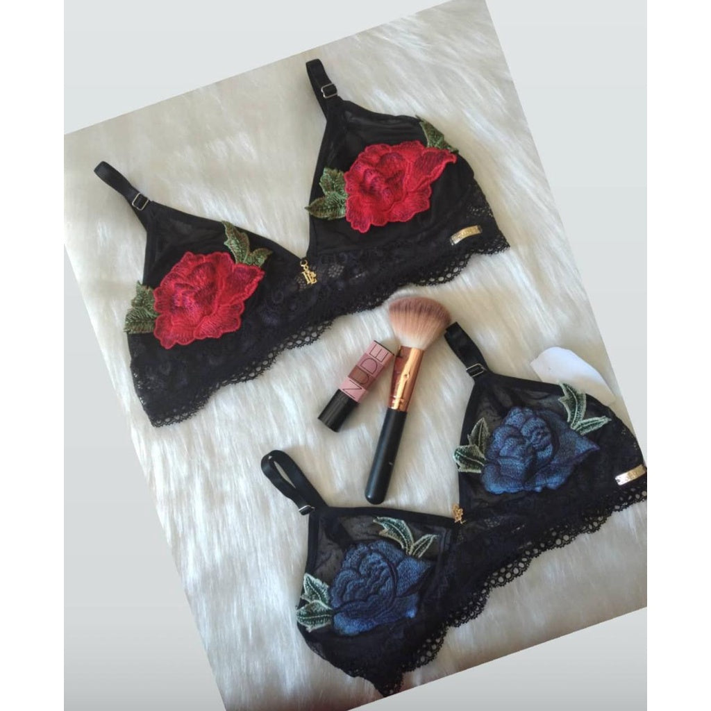 Top Aplicaçao (Top com Aplicações em Tule e Fecho).