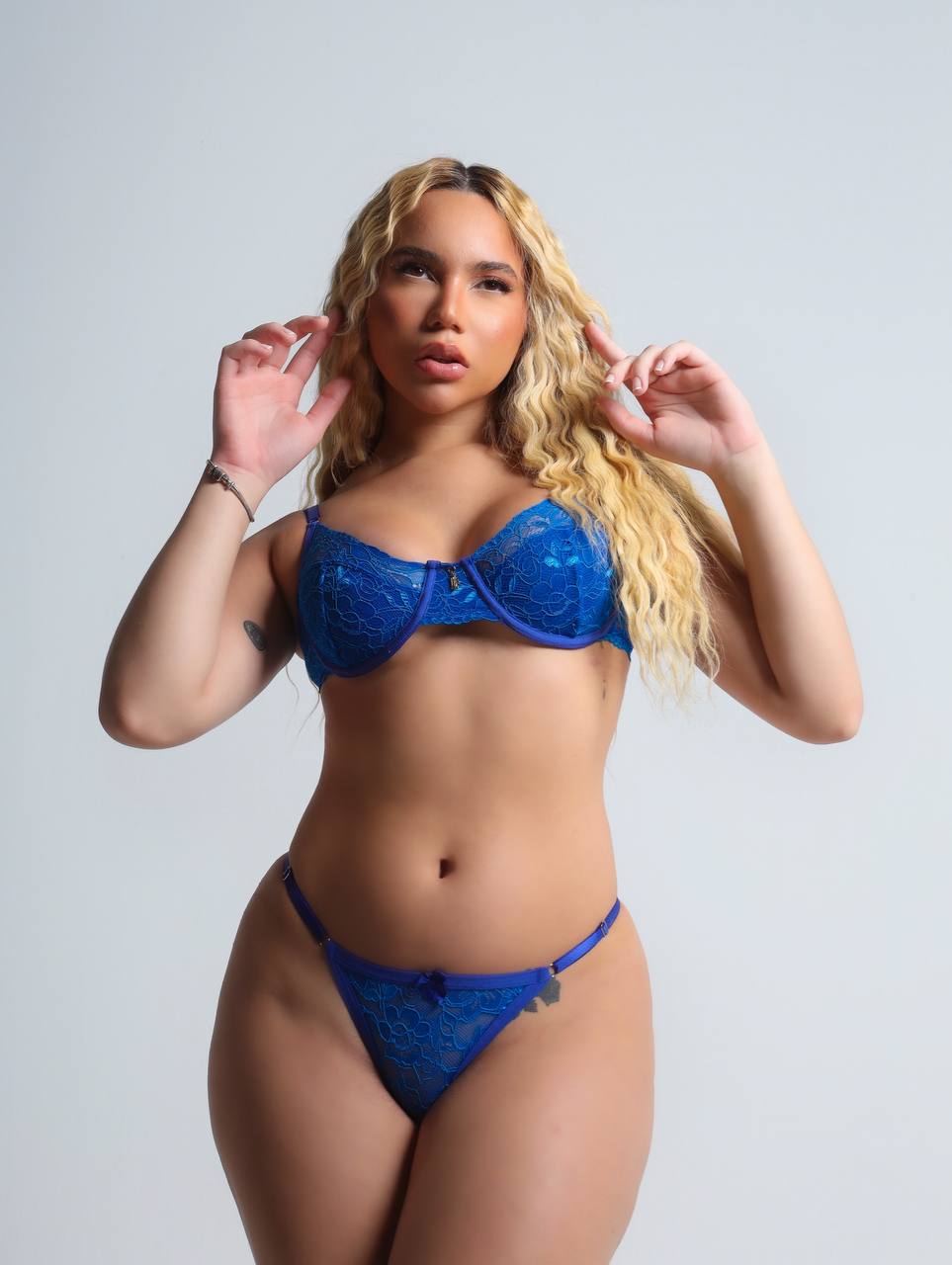 Kit 2 Conjunto Pandora/ Lingerie em renda sem bojo com aro, alças reguláveis e calcinha fio