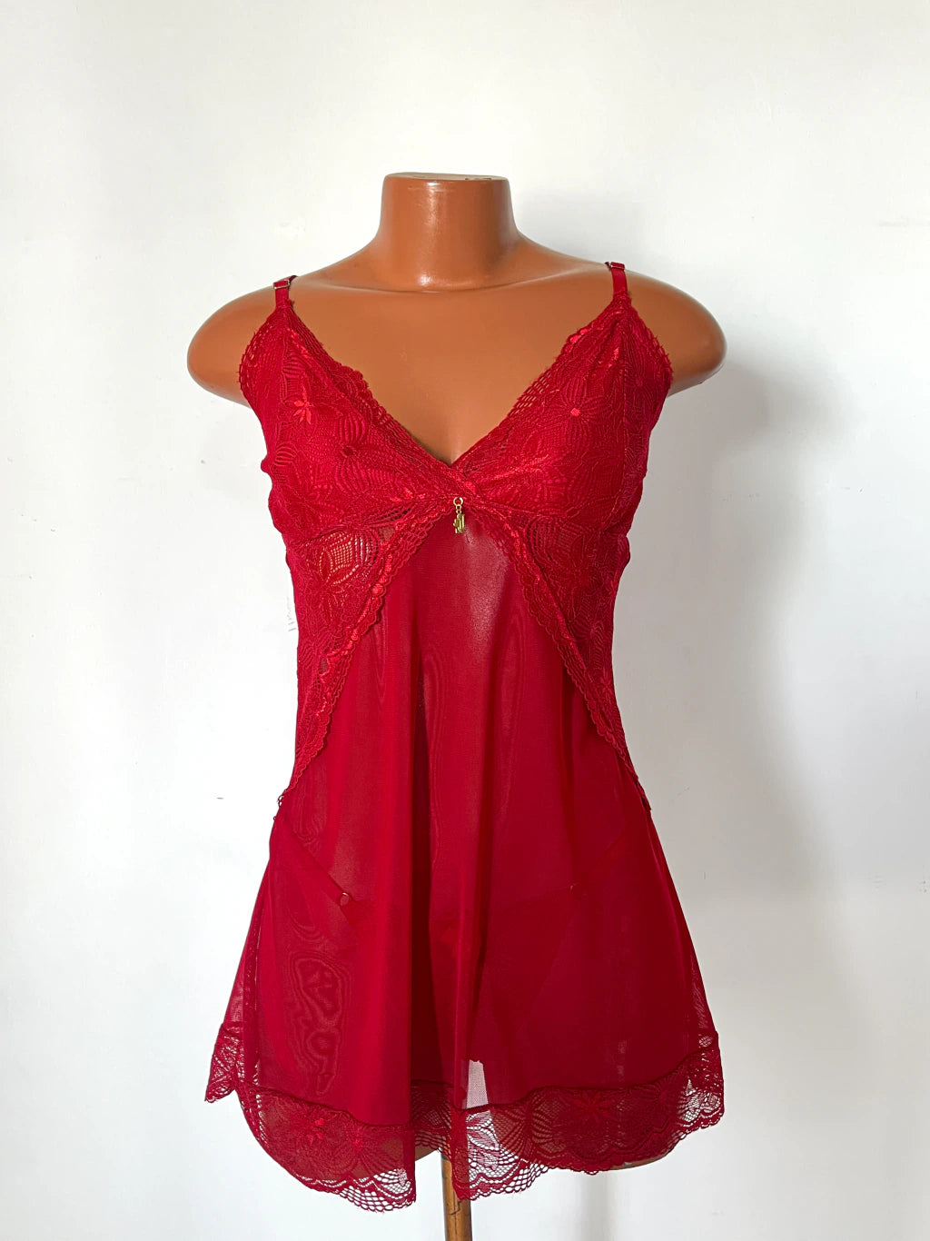 Camisola Luna : Busto forrado, tule e renda