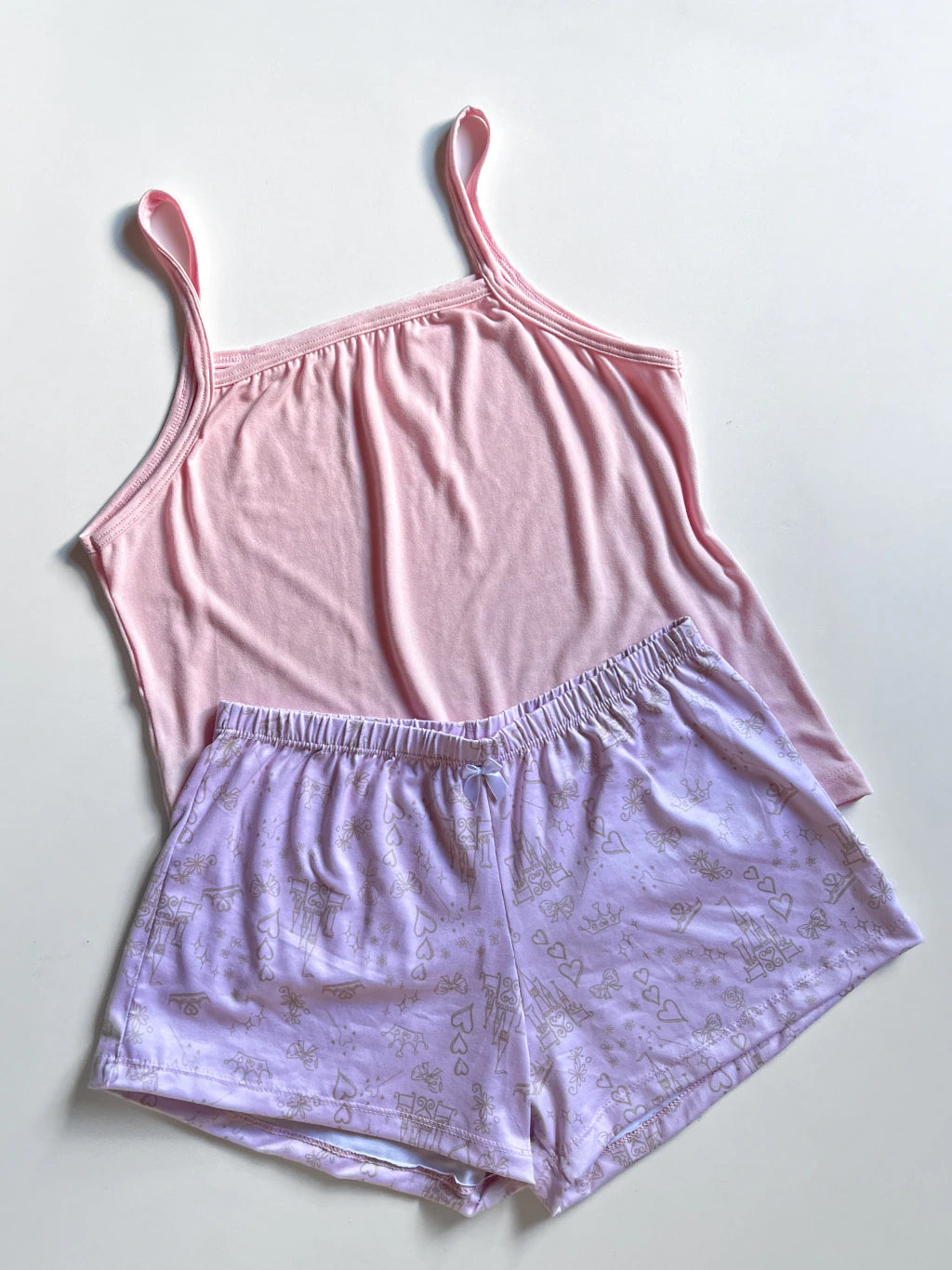 Baby Doll Ana no suede com estampas divertidas e alças finas