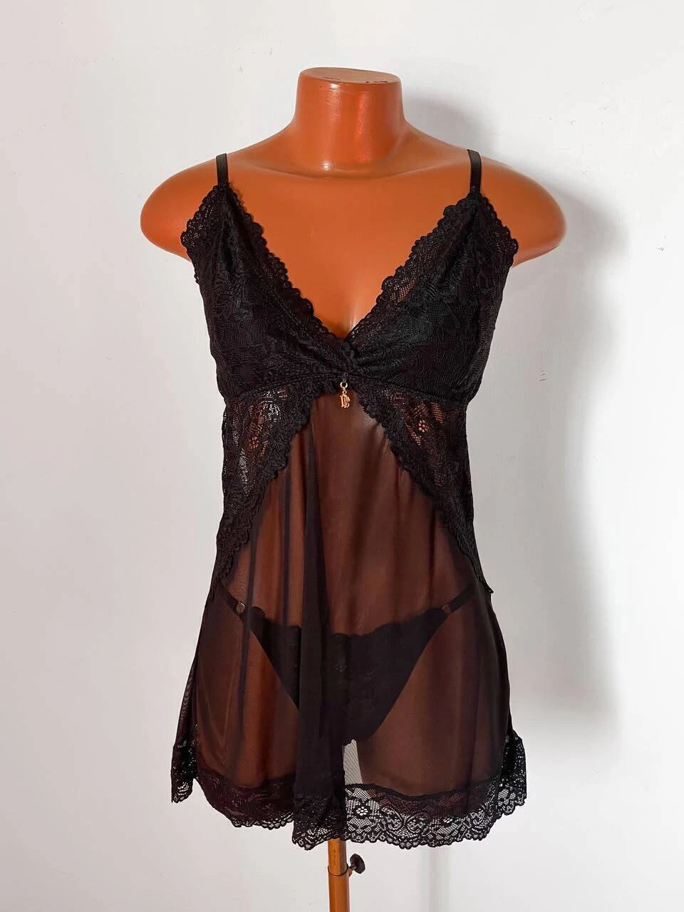 Camisola Luna : Busto forrado, tule e renda